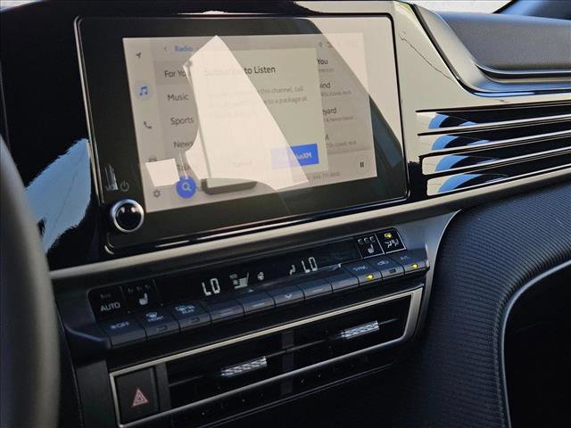 Used 2025 Toyota Camry SE image 14