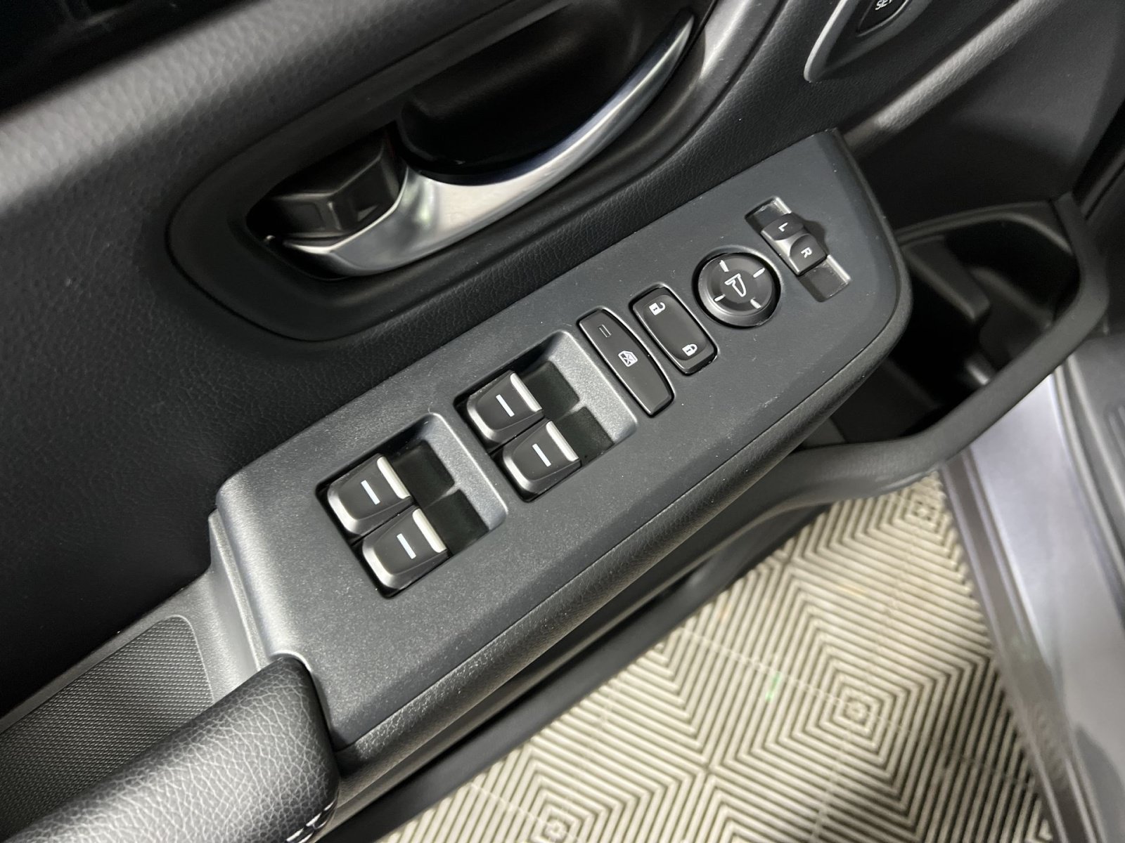 Used 2023 Honda Pilot EX-L image 13