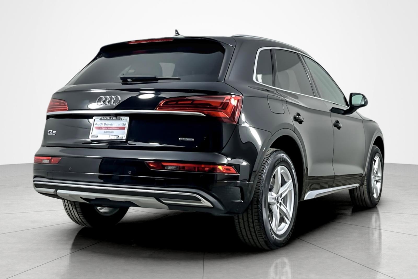Used 2023 Audi Q5 2.0T Premium w/ Convenience Package image 5