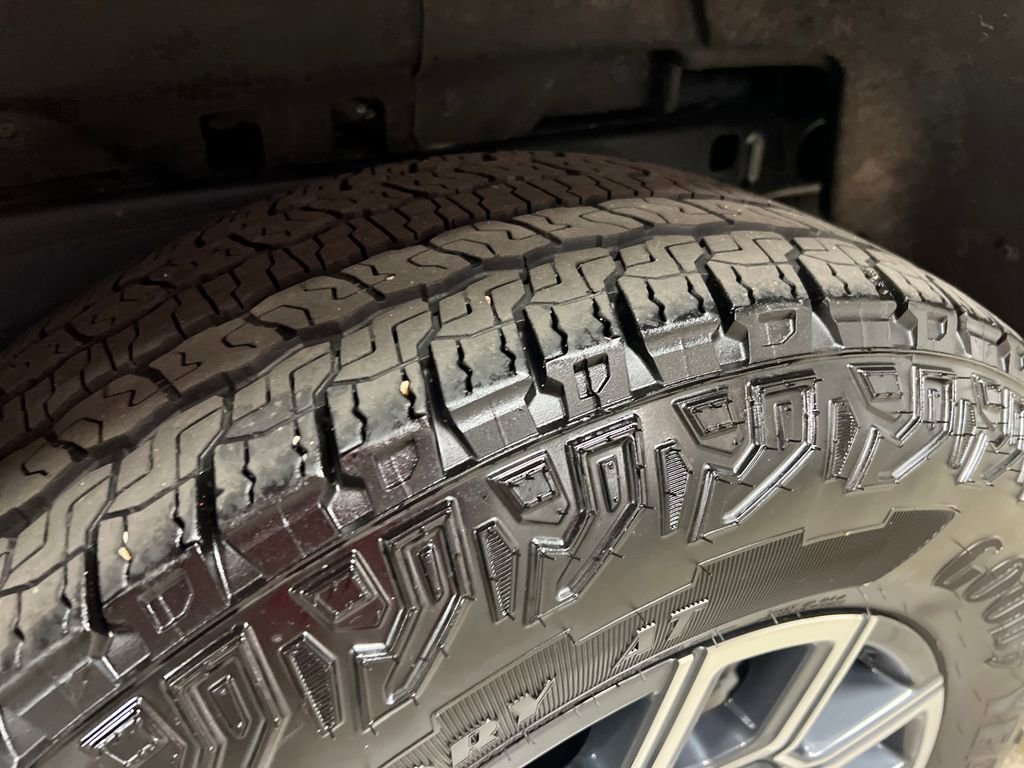 Certified 2024 Chevrolet Colorado Z71 w/ Z71 Convenience Package 2 image 11