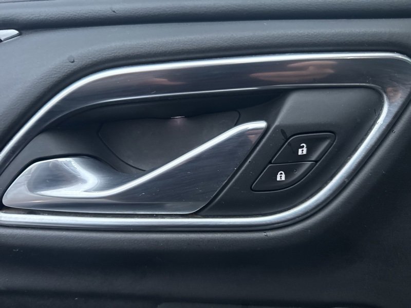 Used 2021 Chevrolet Suburban RST w/ Luxury Package image 39