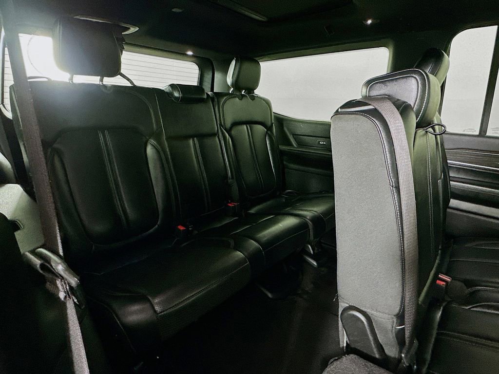 Used 2022 Jeep Wagoneer Series II w/ Premium Group I AWD/4WD image 9