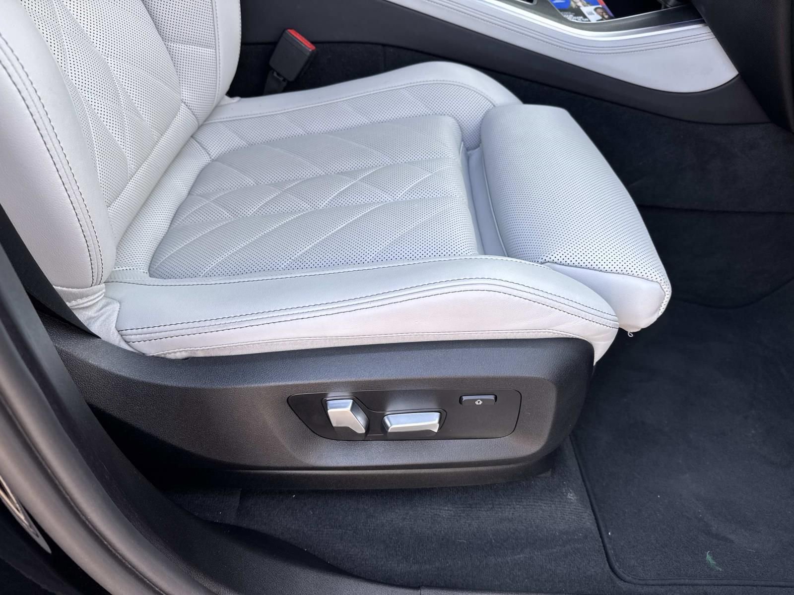 Used 2023 BMW X5 sDrive40i w/ M Sport Package image 12