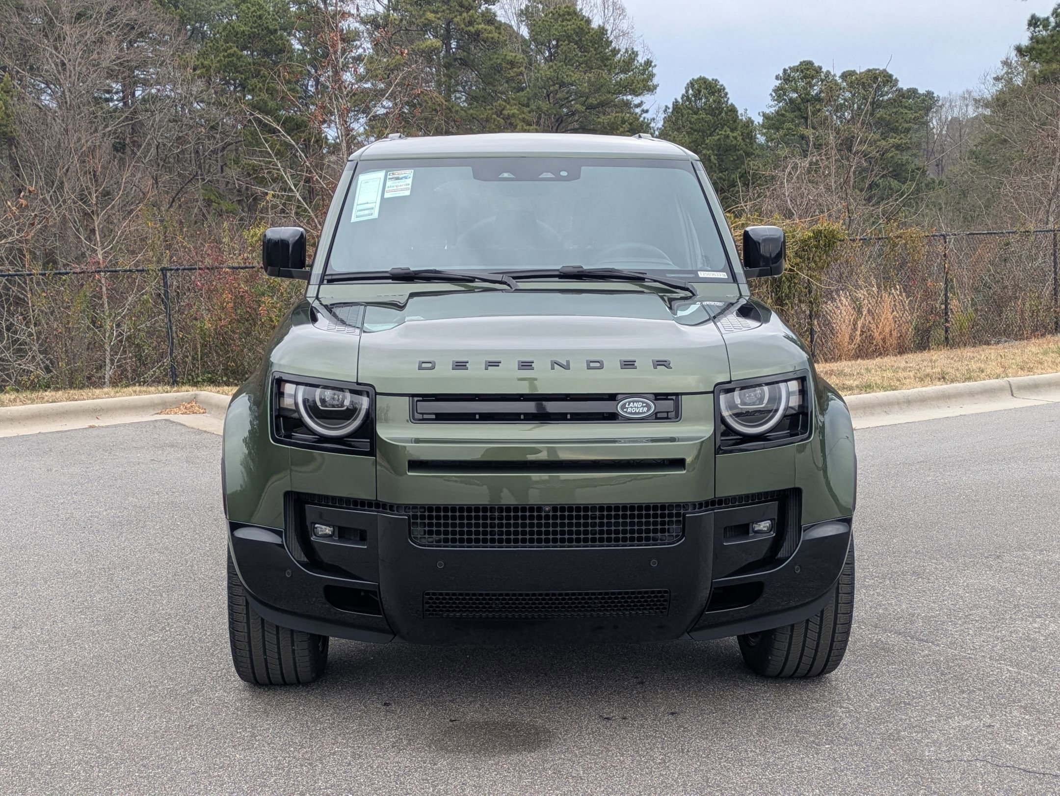 New 2026 Land Rover Defender 110 X-Dynamic SE image 2