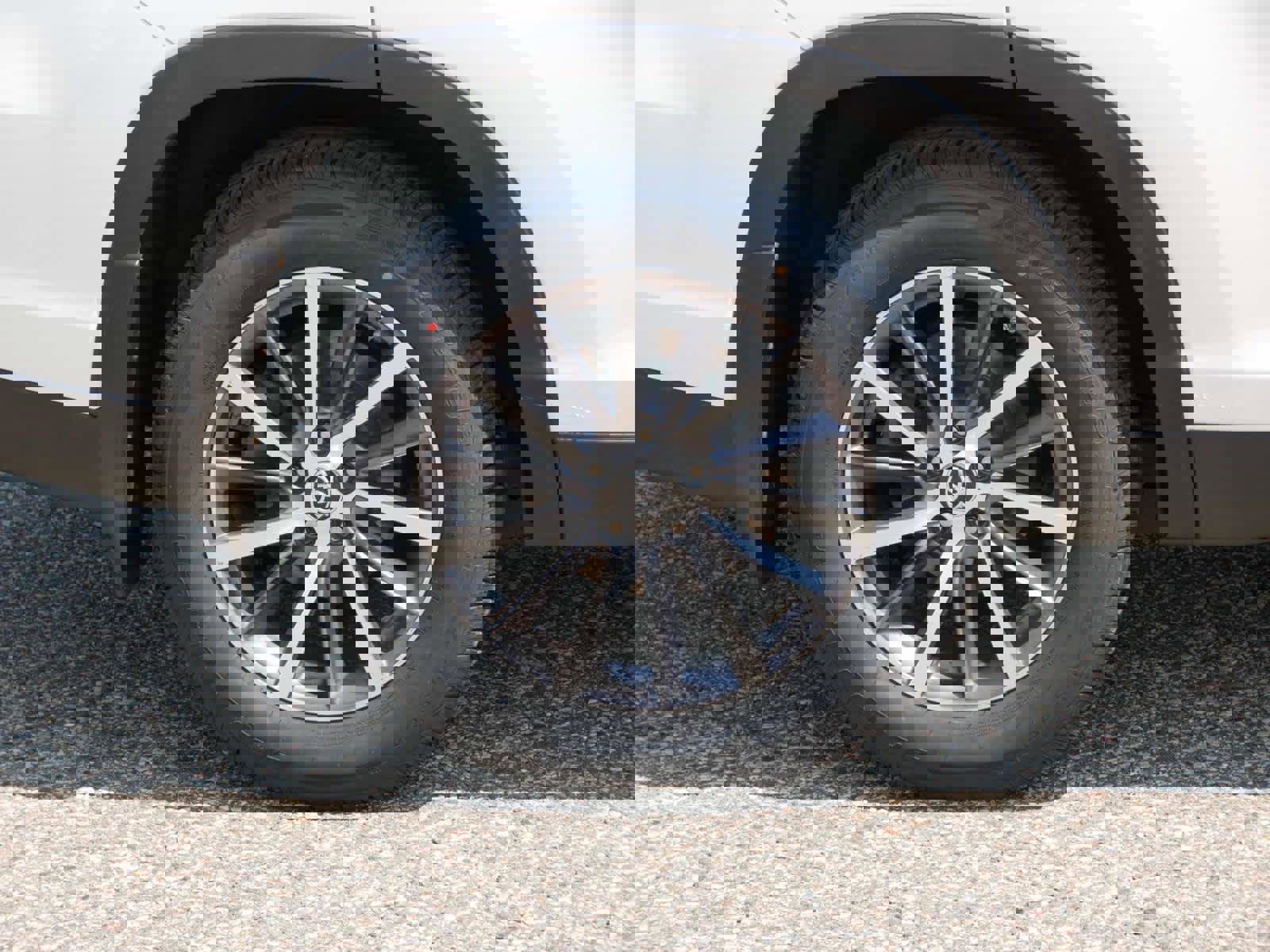 Used 2019 Toyota Highlander XLE image 9