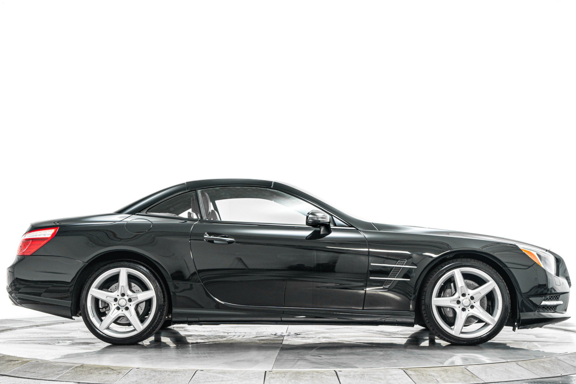 Used 2016 Mercedes-Benz SL 550 image 18
