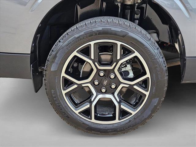 Used 2025 Ford Maverick Lariat w/ 4K Tow Package AWD/4WD image 24