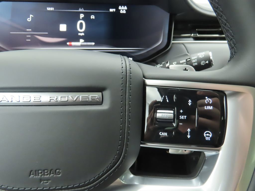 New 2025 Land Rover Range Rover Long Wheelbase SE image 12