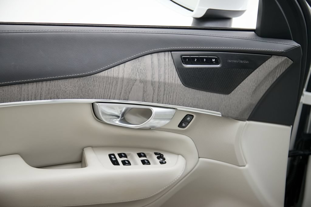 Certified 2024 Volvo XC90 B6 Ultimate w/ Protection Package Premier AWD/4WD image 10