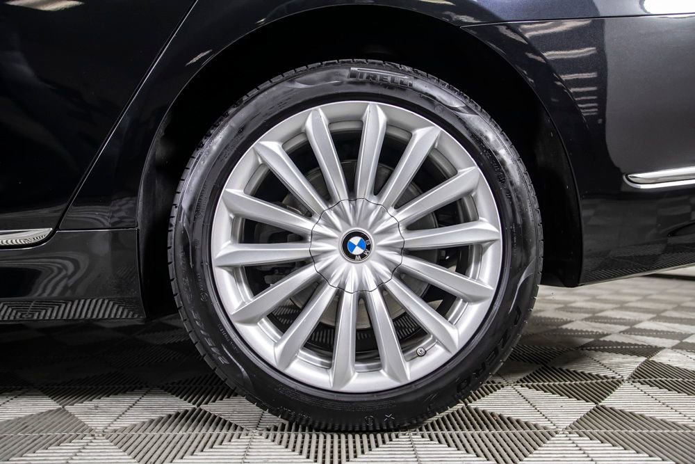 Used 2022 BMW 740i xDrive w/ Premium Package image 46