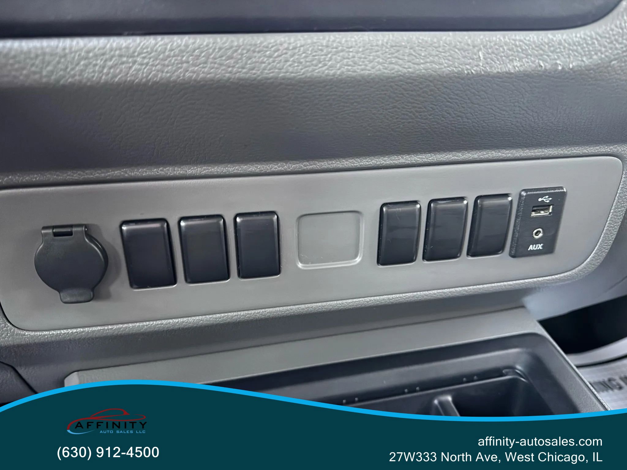 Used 2020 Nissan NV 3500 S image 28