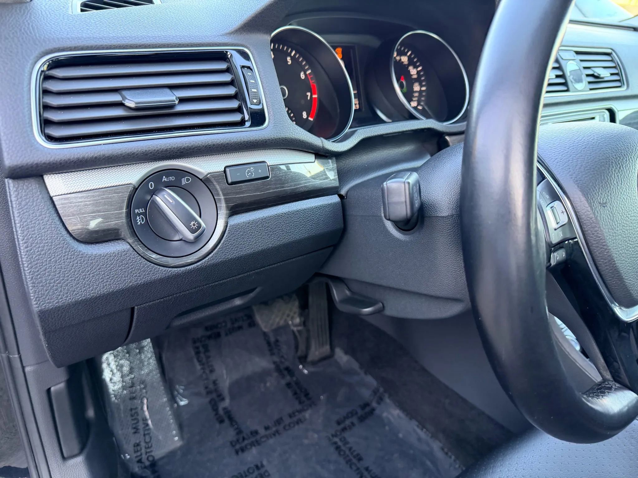 Used 2017 Volkswagen Passat 1.8T SE w/ SE Lighting Package image 15