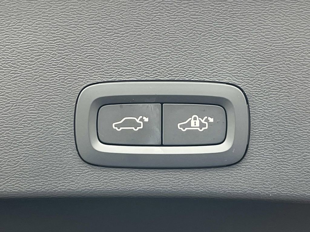 Used 2025 Volvo XC40 B5 Plus w/ Protection Package Premier image 13