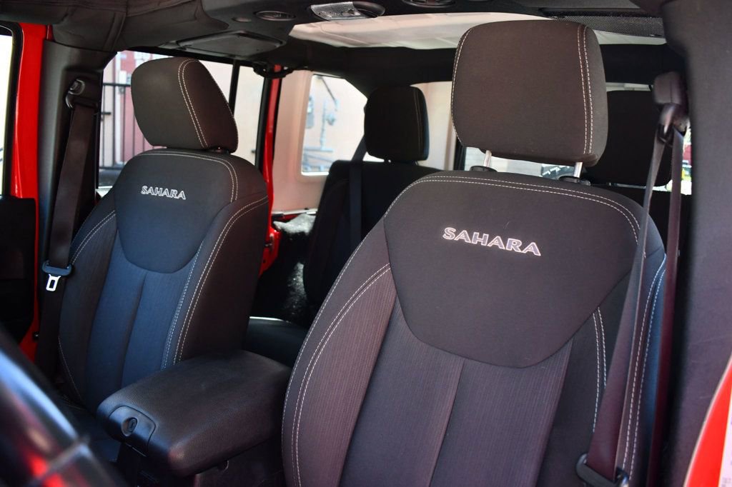 Used 2018 Jeep Wrangler Unlimited Sahara w/ Connectivity Group image 29