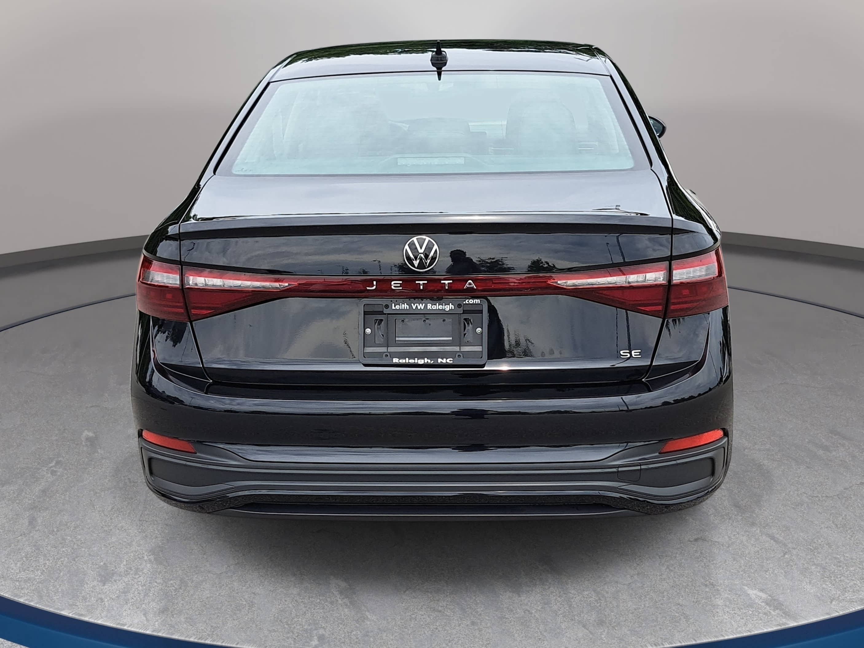Certified 2025 Volkswagen Jetta SE FWD image 6