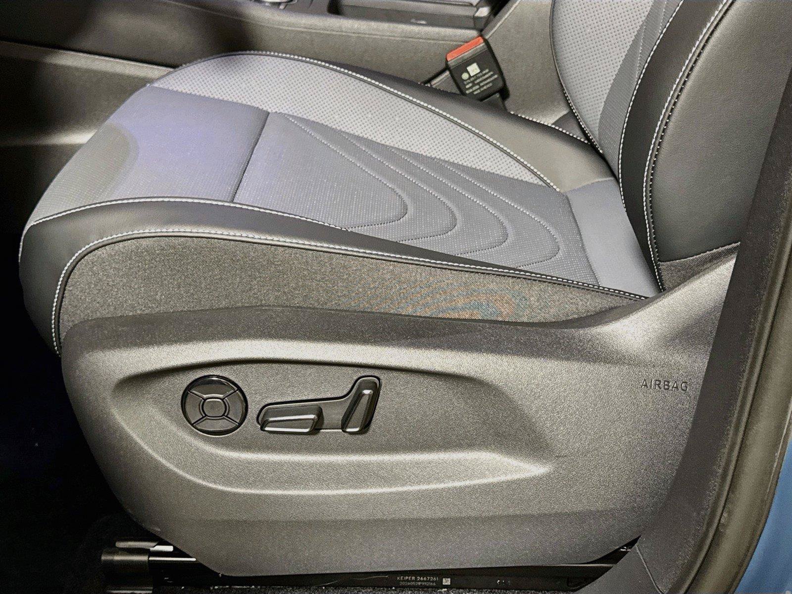 New 2026 Volkswagen Tiguan SE FWD image 16
