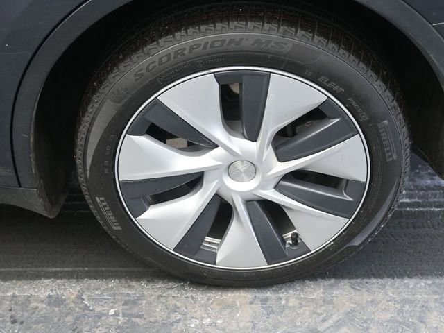 Used 2023 Tesla Model Y Long Range image 14