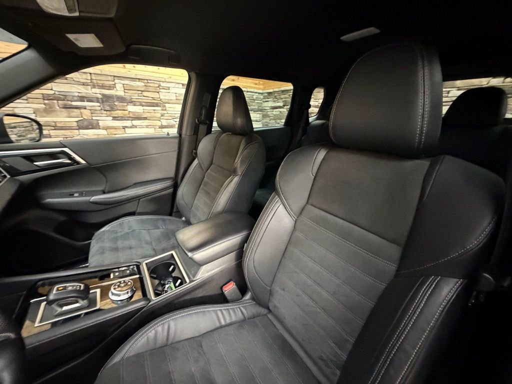 Used 2023 Mitsubishi Outlander SE Black Edition image 12