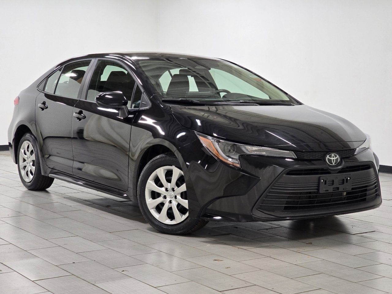 Certified 2025 Toyota Corolla LE image 2