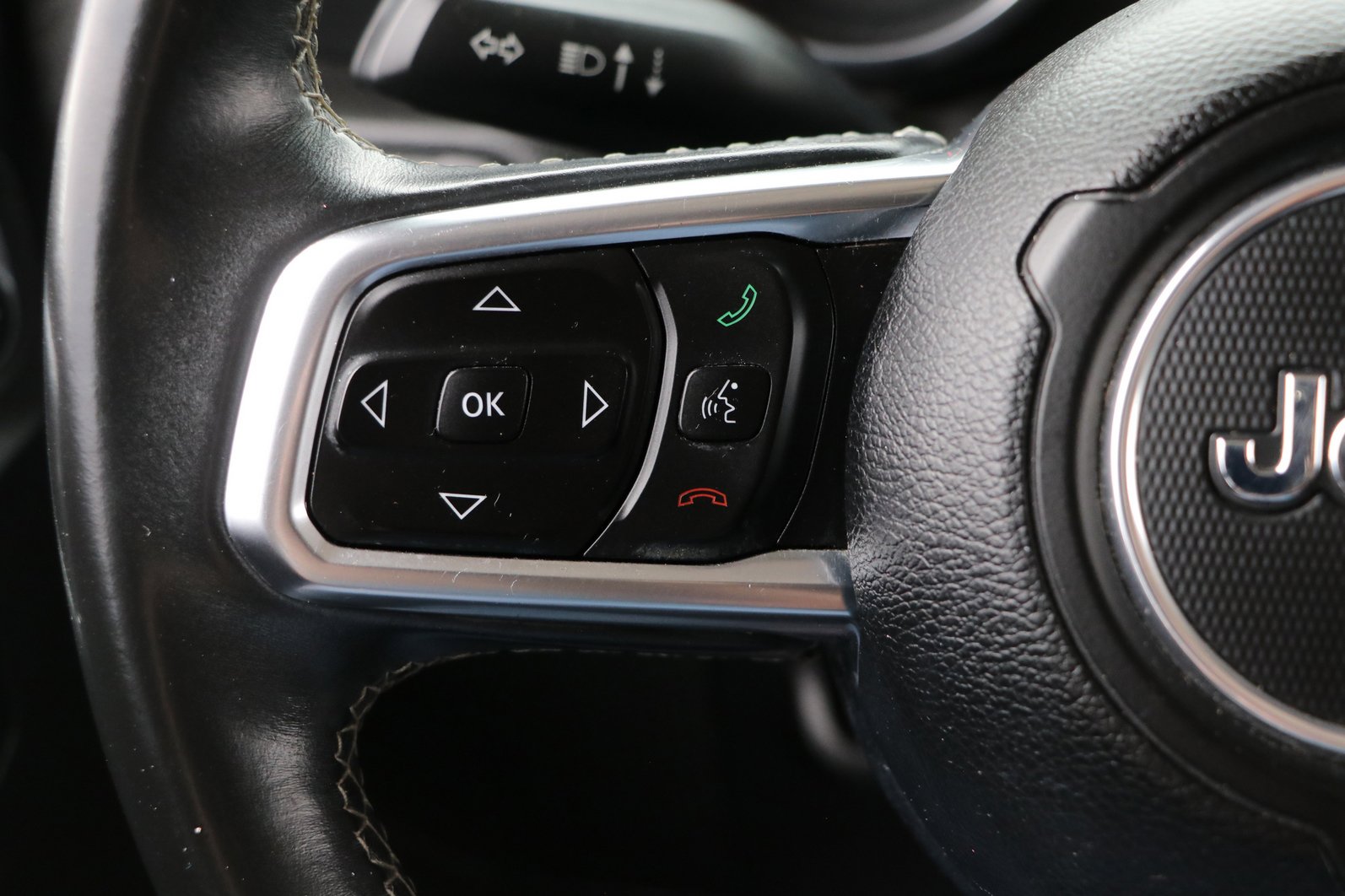 Used 2018 Jeep Wrangler Unlimited Sahara AWD/4WD image 17