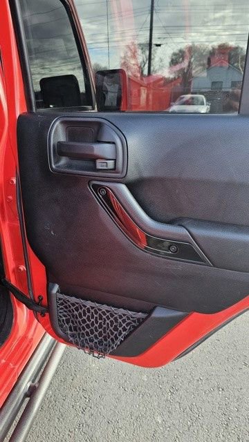 Used 2017 Jeep Wrangler Unlimited Sahara image 12