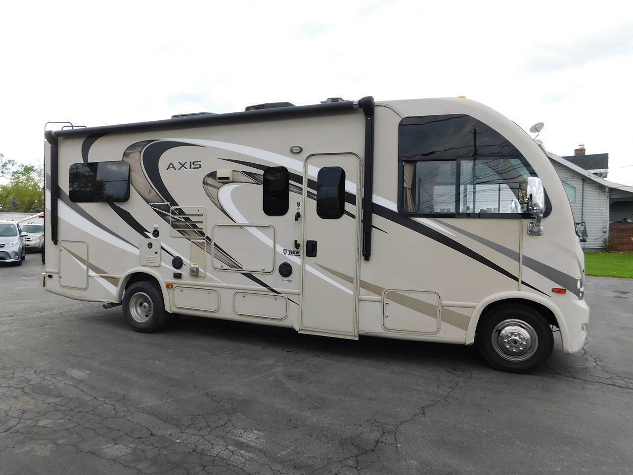 Used 2017 Ford E-450 and Econoline 450 Super Duty w/ A/C Prep Package RWD image 6