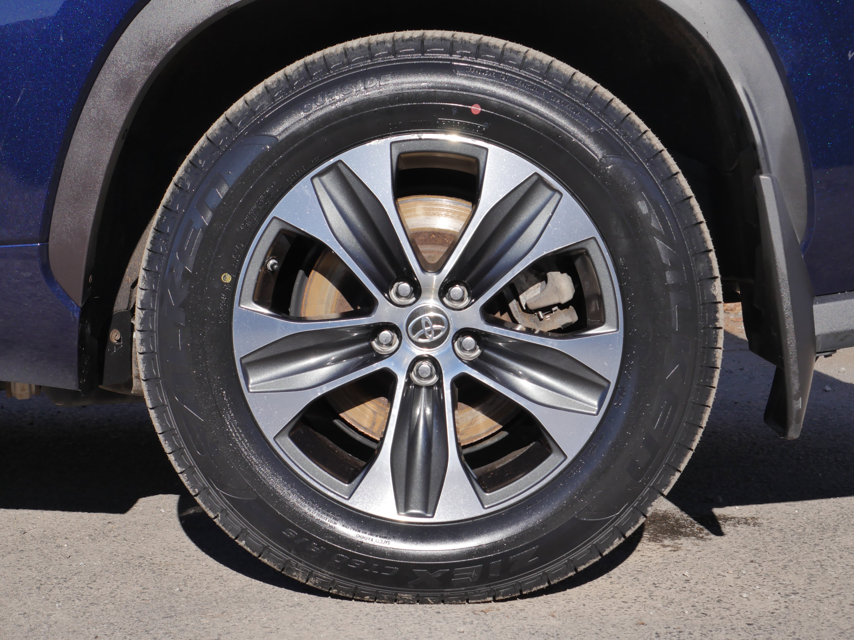 Used 2020 Toyota Highlander XLE AWD/4WD image 20