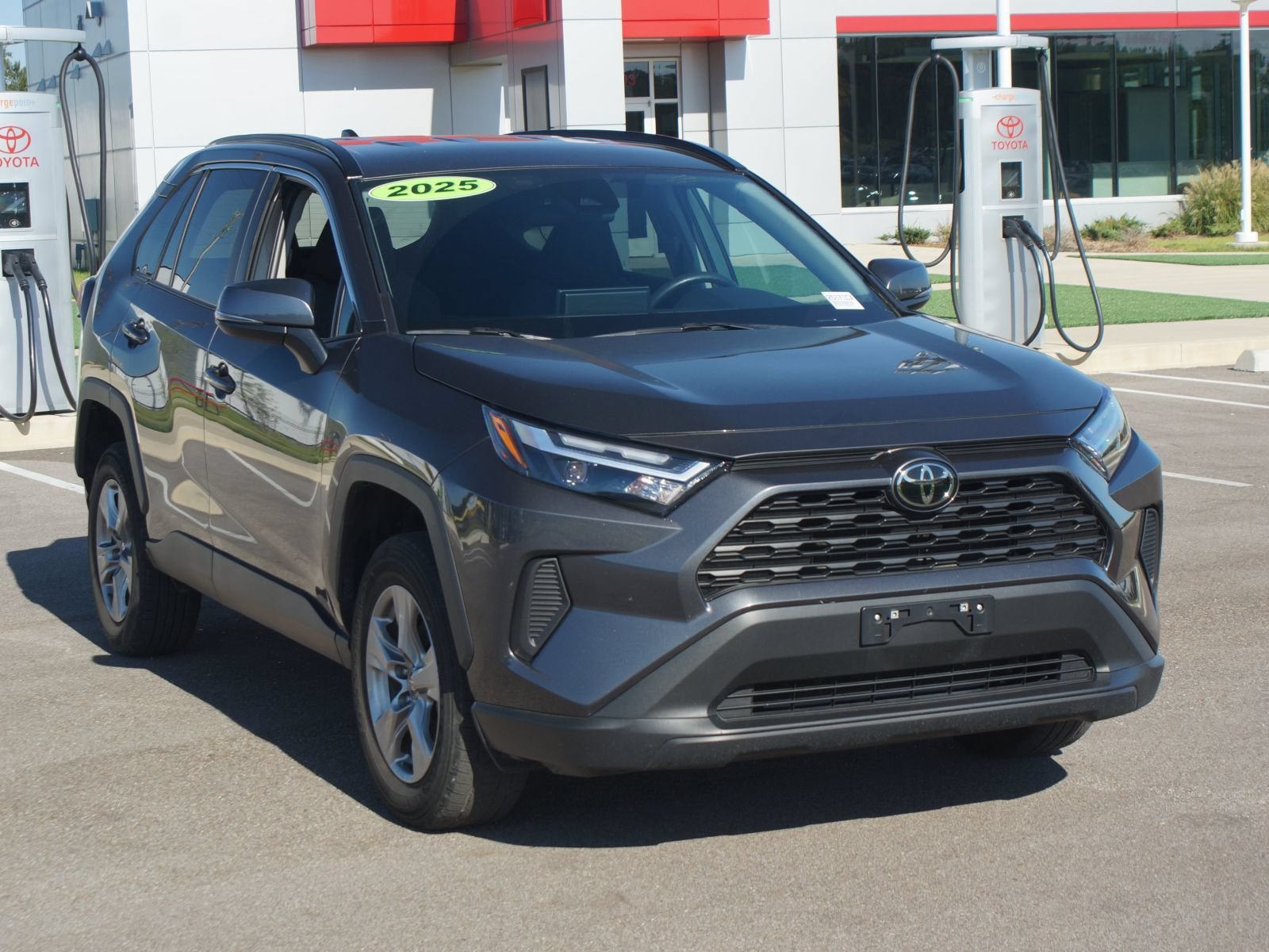 Used 2025 Toyota RAV4 XLE FWD image 2