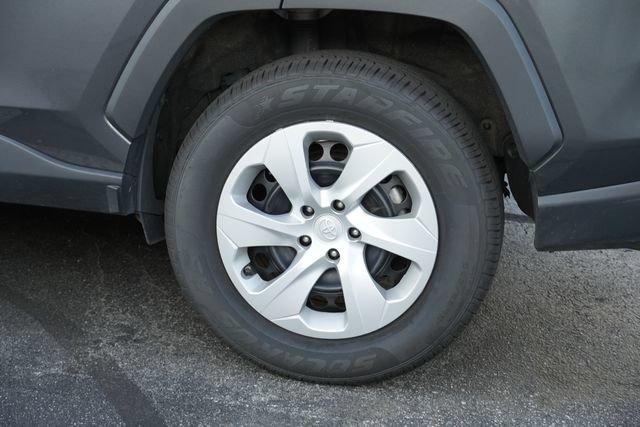 Used 2024 Toyota RAV4 LE AWD/4WD image 8