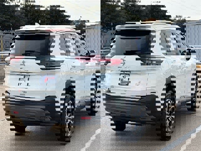 Used 2023 Nissan Rogue SV w/ SV Premium Package image 9