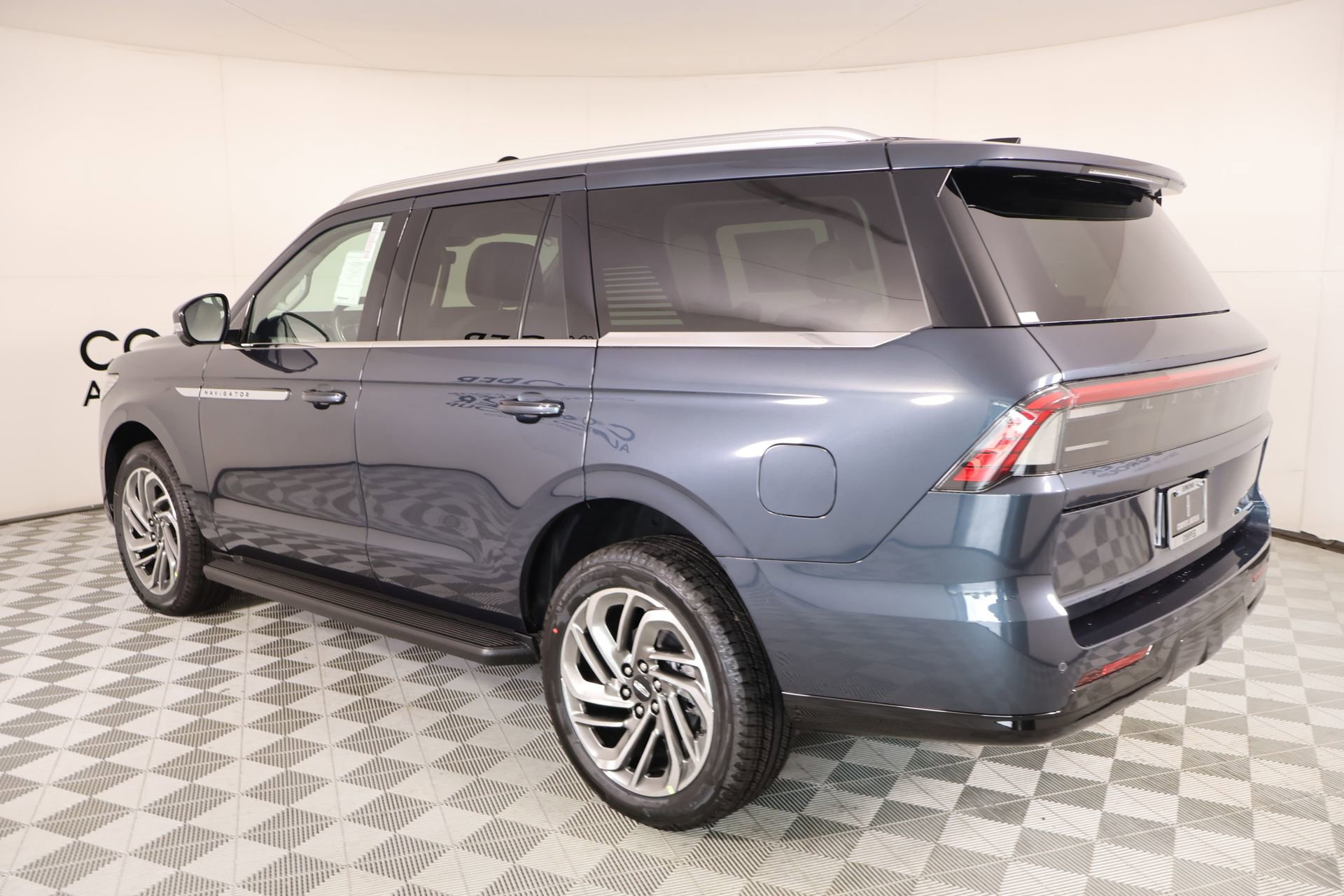New 2026 Lincoln Navigator Premiere AWD/4WD image 23