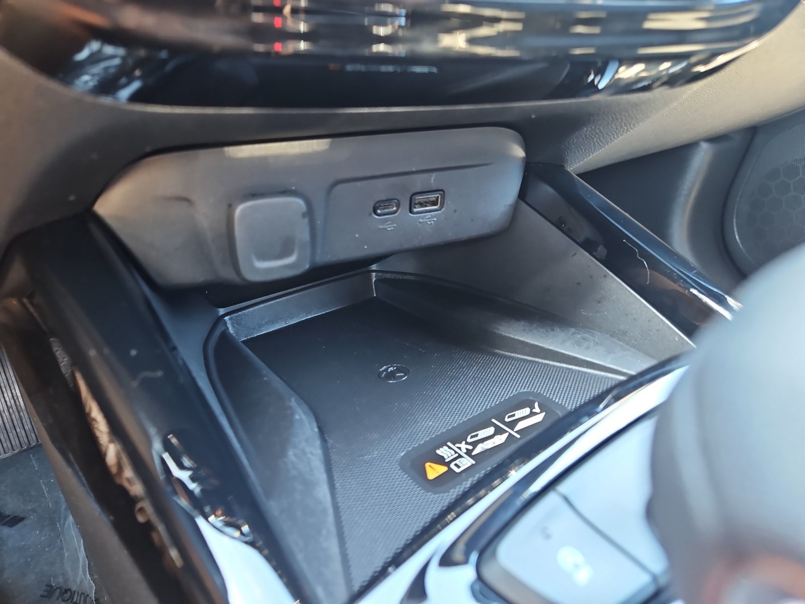 Used 2025 Chevrolet Trax RS w/ Sunroof Package FWD image 22