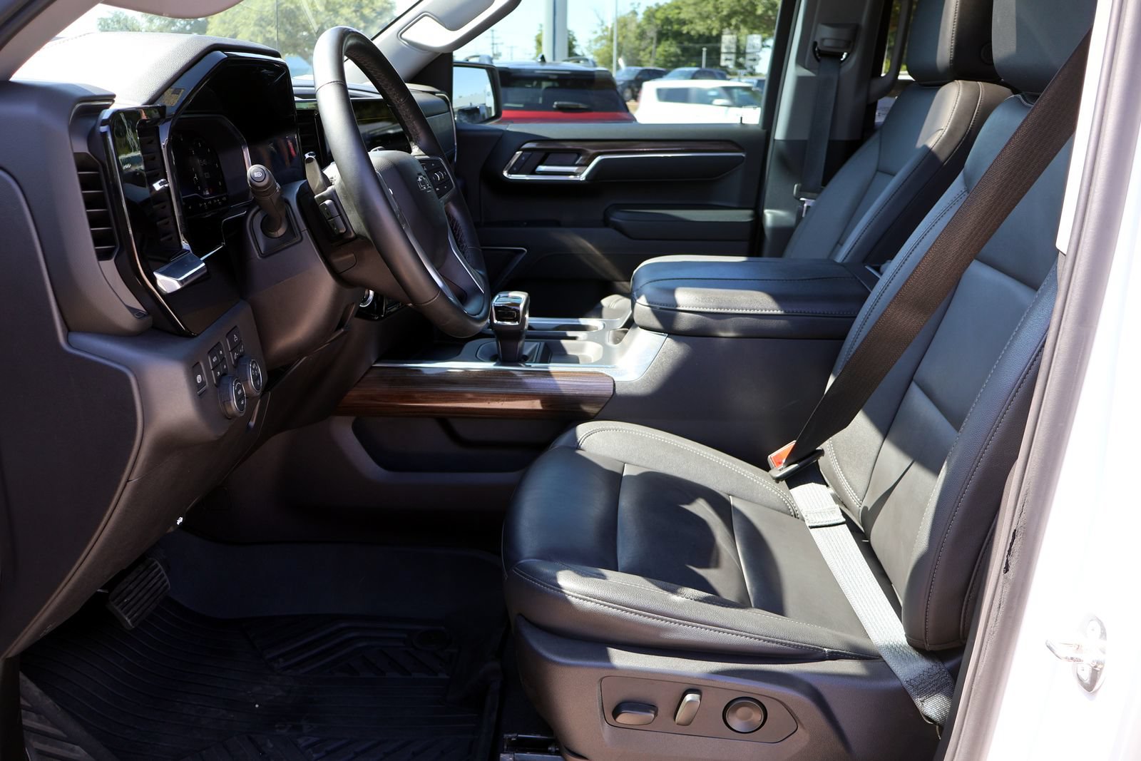 Used 2024 Chevrolet Silverado 1500 LT Trail Boss w/ Convenience Package II AWD/4WD image 20