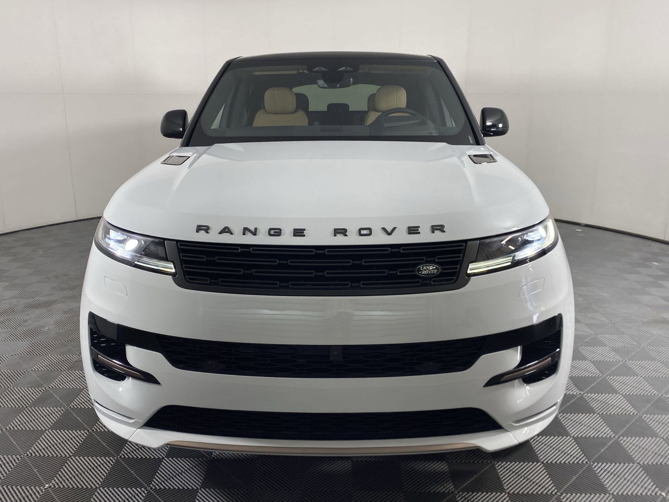 New 2025 Land Rover Range Rover Sport Dynamic SE image 4