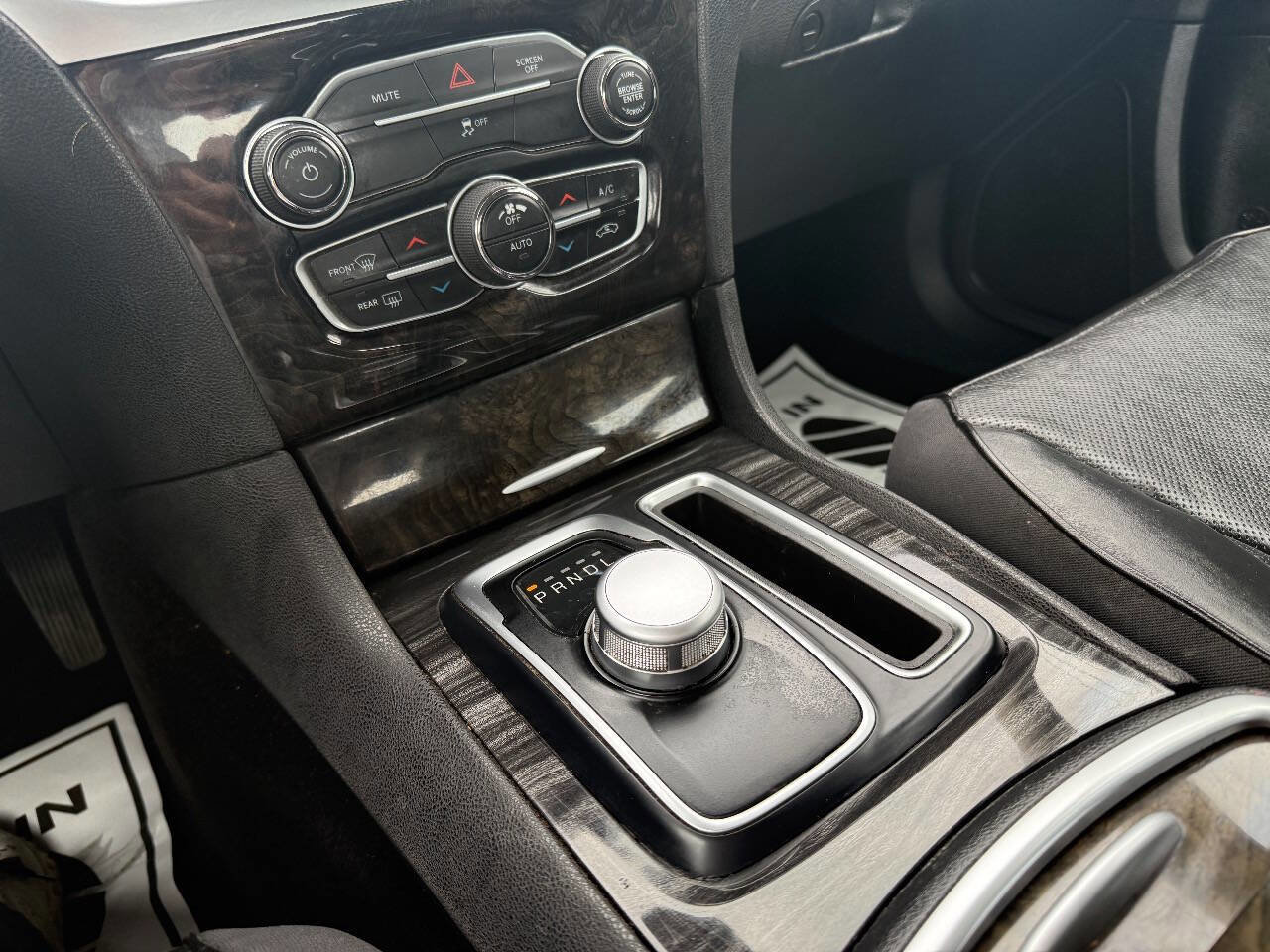 Used 2018 Chrysler 300 Limited image 11