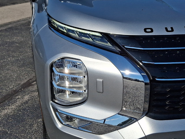 Used 2023 Mitsubishi Outlander SE AWD/4WD image 9