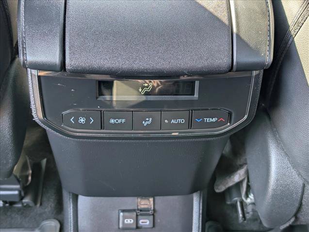 Used 2025 Toyota Highlander XLE image 19