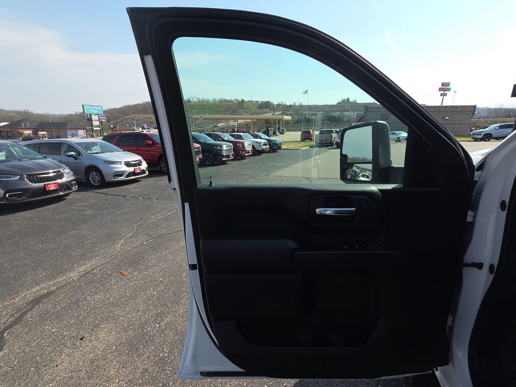 Used 2025 Chevrolet Silverado 2500 Custom w/ Custom Value Package image 13
