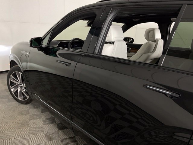 New 2026 Cadillac Vistiq Luxury w/ LPO, Floor Liner Package AWD/4WD image 34