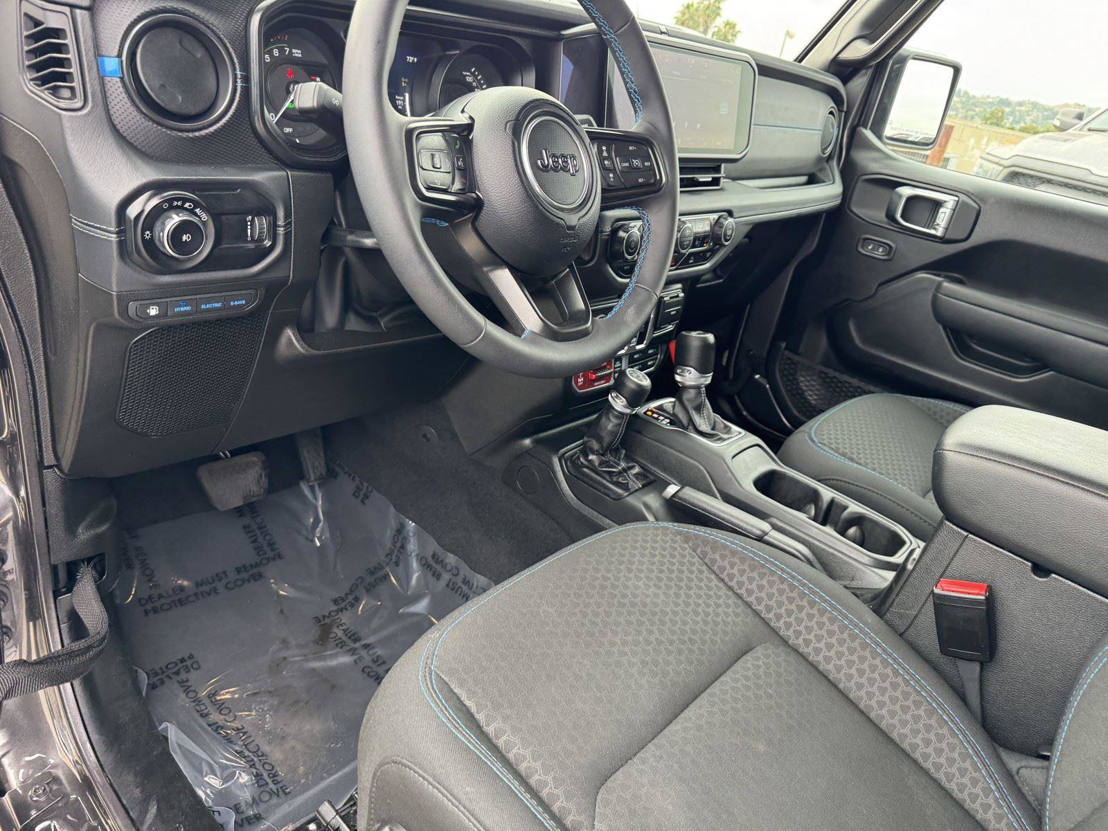 Certified 2025 Jeep Wrangler Unlimited Rubicon 4xe w/ Convenience Group image 15