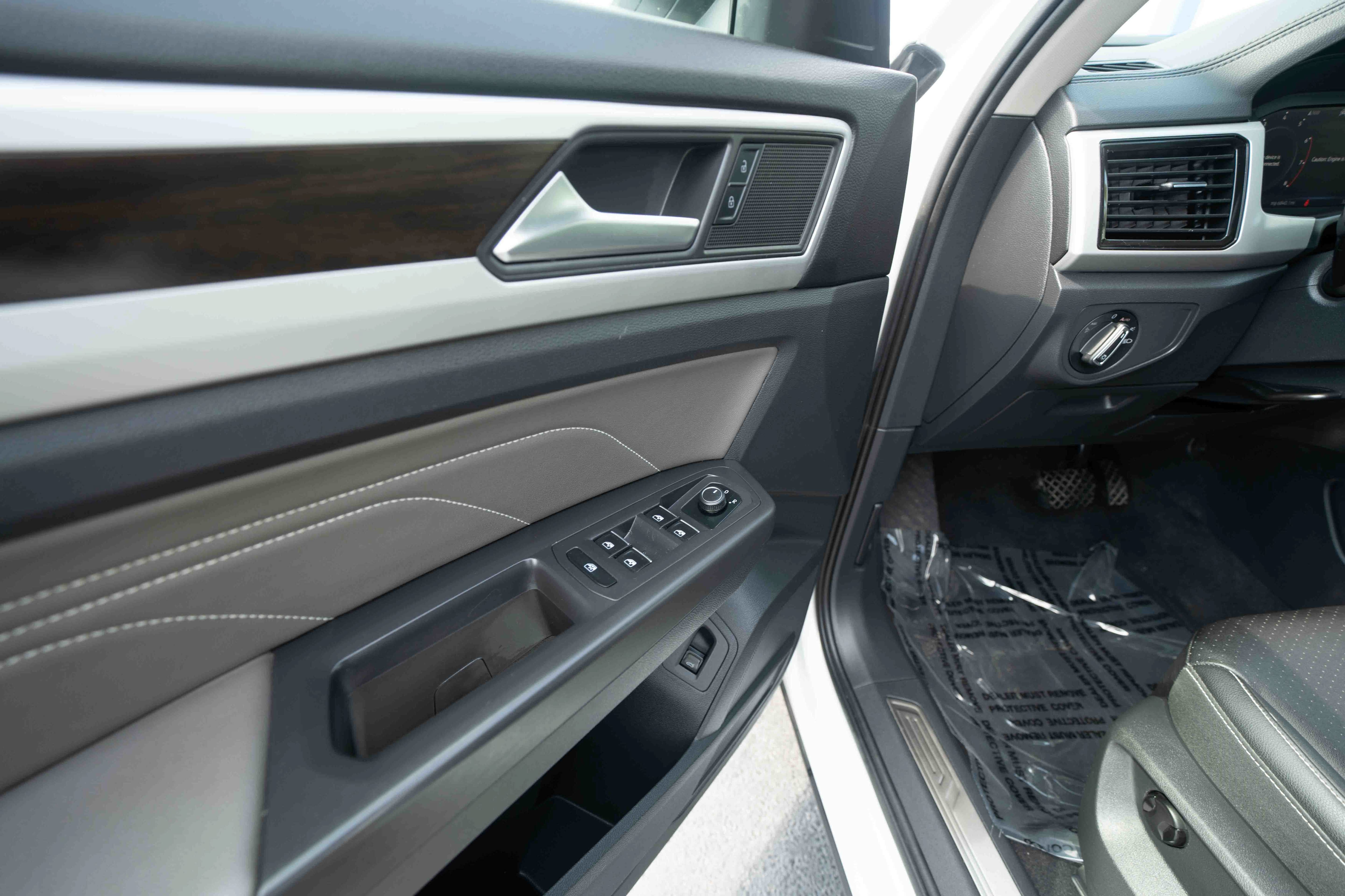 Used 2023 Volkswagen Atlas SE w/ Panoramic Sunroof Package AWD/4WD image 7