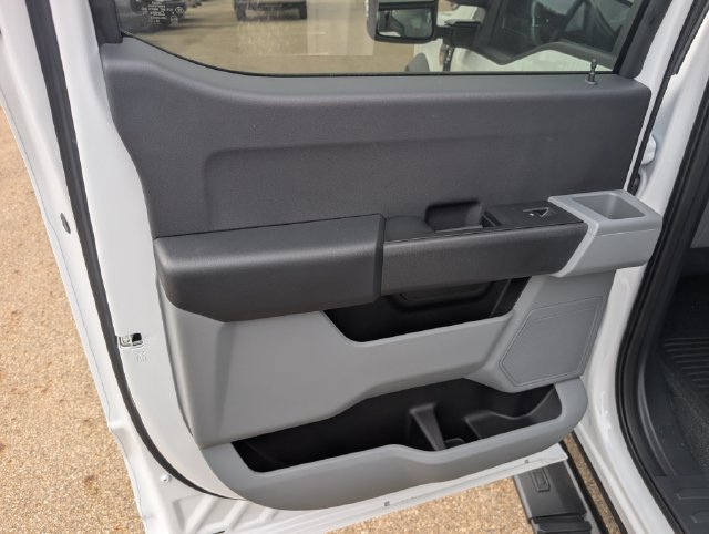 New 2027 Ford F550 4x4 Crew Cab image 12