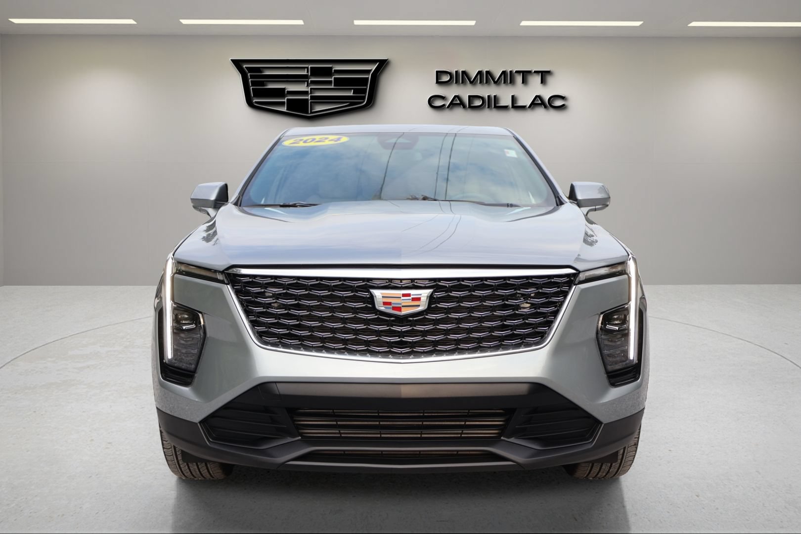 Certified 2024 Cadillac XT4 Luxury FWD image 2