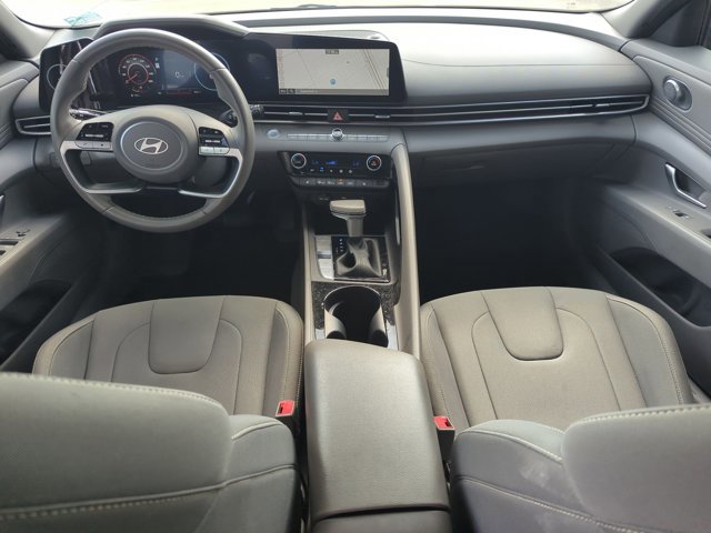 Used 2025 Hyundai Elantra SEL image 17