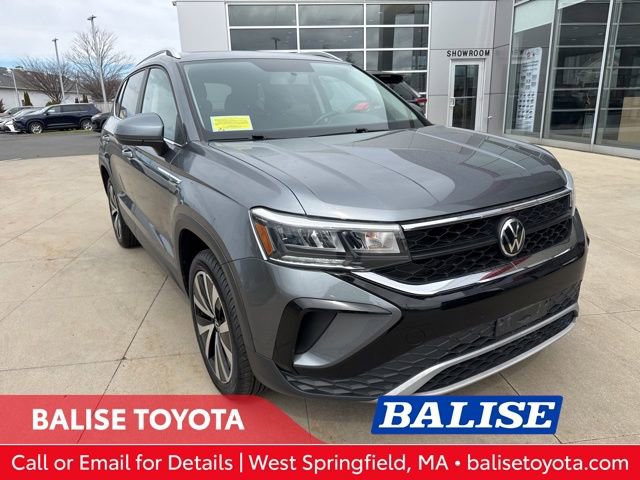 Used 2022 Volkswagen Taos SE w/ Panoramic Sunroof Package FWD image 1