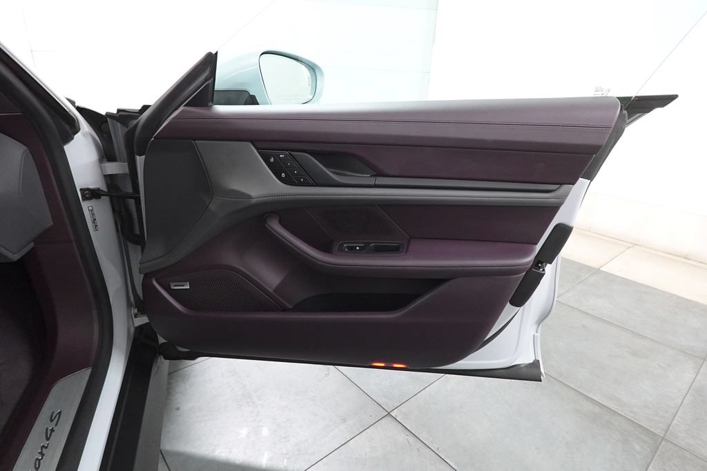 Used 2024 Porsche Taycan 4S AWD/4WD image 31
