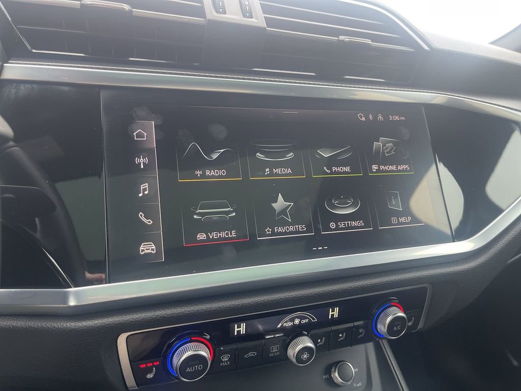 Used 2025 Audi Q3 2.0T Premium image 24