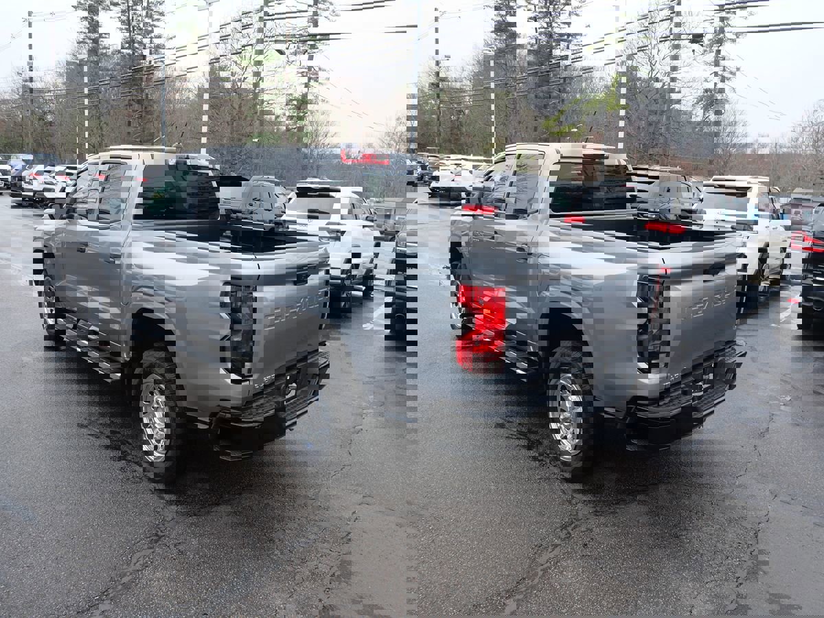 Used 2023 Chevrolet Colorado W/T image 5