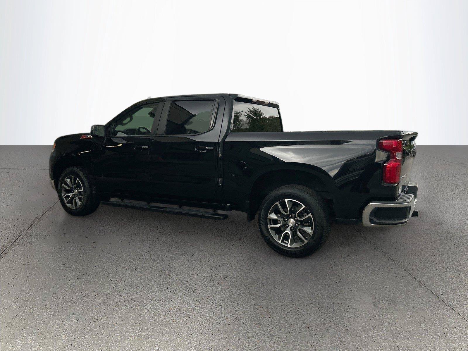 Used 2024 Chevrolet Silverado 1500 LT AWD/4WD image 6