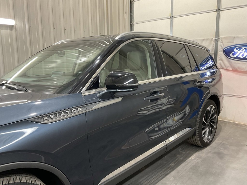 Used 2023 Lincoln Aviator Reserve w/ Equipment Group 201A image 5